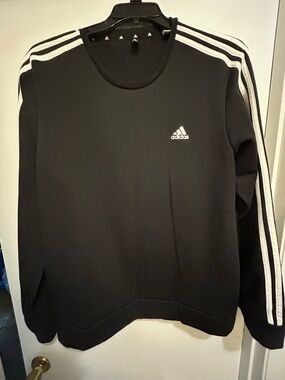 Adidas Men’s NWOT Black Sweatshirt W/Trademark 3 White Stripes Down Arms, Sz XL